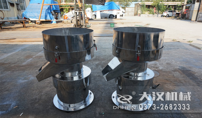 不銹鋼涂料振動篩是一種比較受用戶歡迎的產(chǎn)品之一，主要優(yōu)勢耐酸堿，不生銹，使用壽命長。